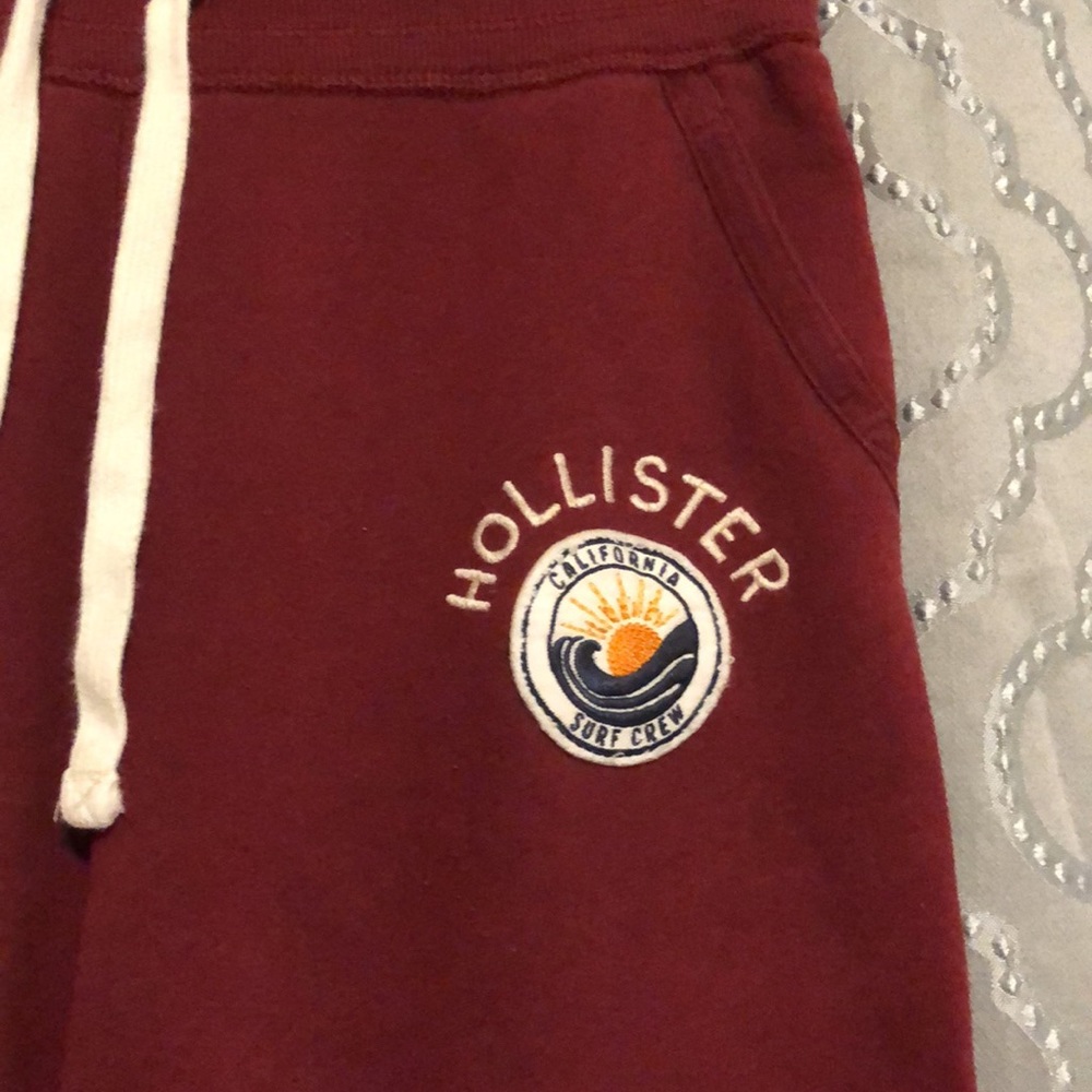 Size XS hollister sweat pants. Like new - Picture 2 of 5